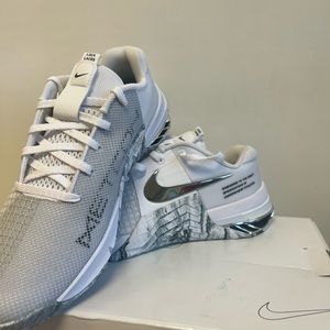 Nike Metcon-Men size 7, Wonen size 8